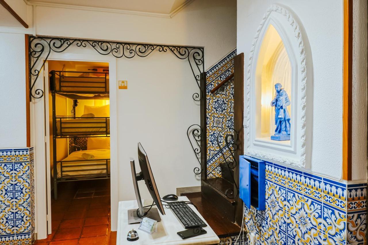Help Yourself Hostels - Restelo Лиссабон Экстерьер фото