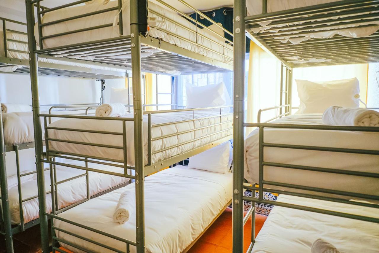 Help Yourself Hostels - Restelo Лиссабон Экстерьер фото