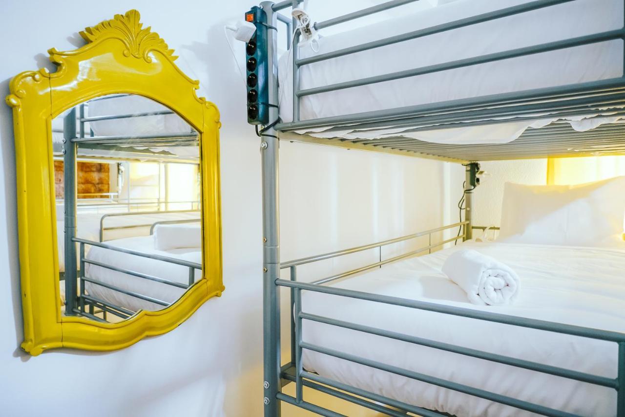 Help Yourself Hostels - Restelo Лиссабон Экстерьер фото