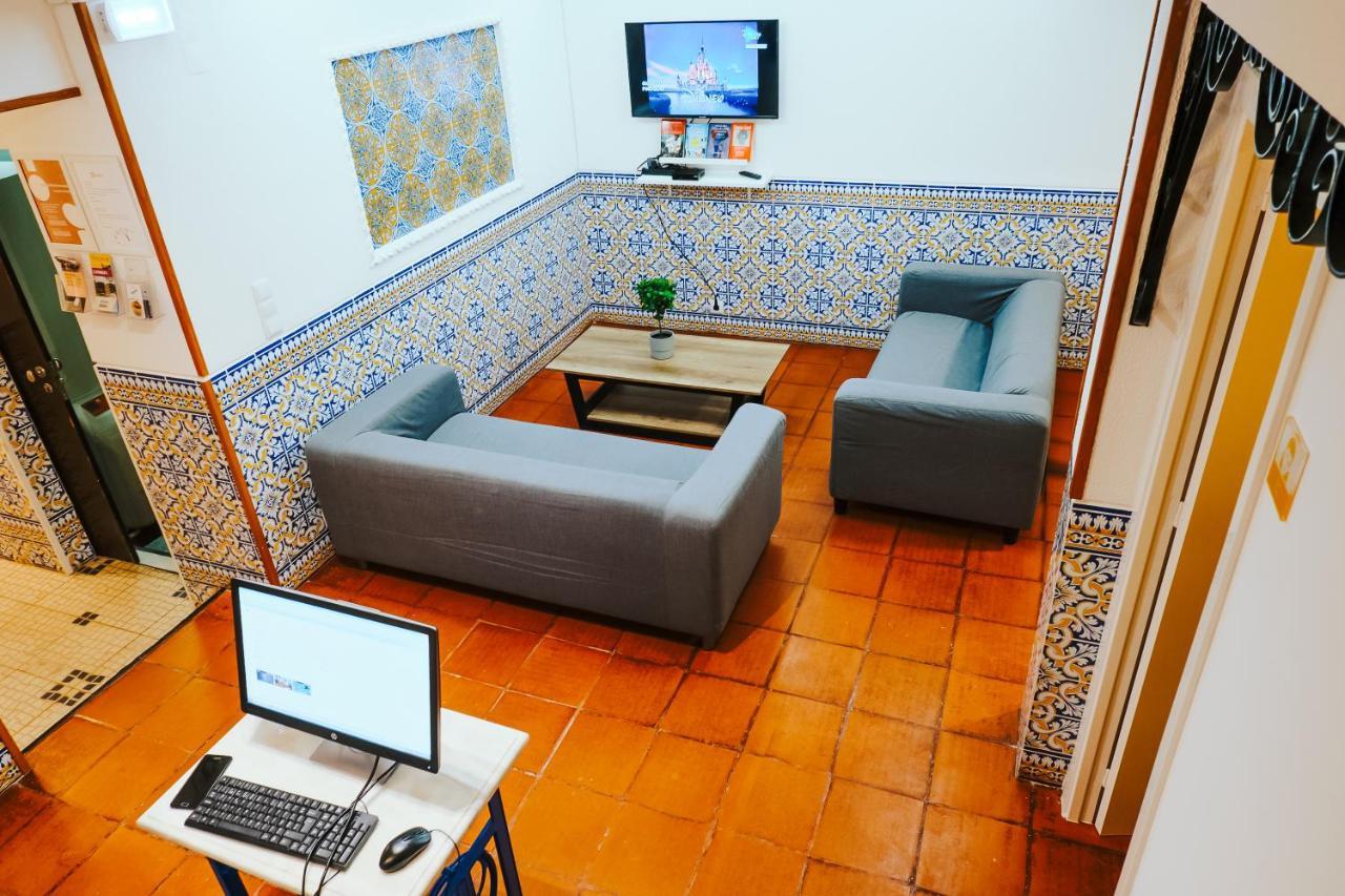 Help Yourself Hostels - Restelo Лиссабон Экстерьер фото