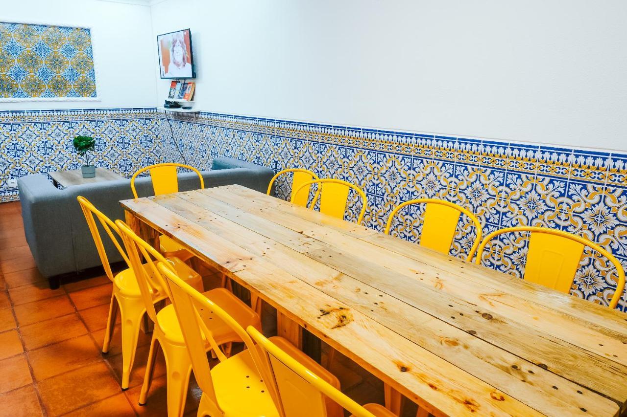 Help Yourself Hostels - Restelo Лиссабон Экстерьер фото