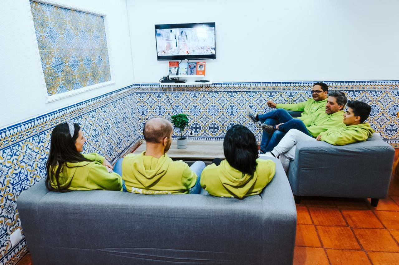 Help Yourself Hostels - Restelo Лиссабон Экстерьер фото