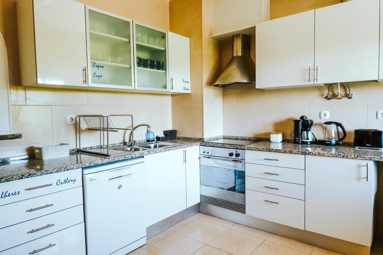 Help Yourself Hostels - Restelo Лиссабон Экстерьер фото