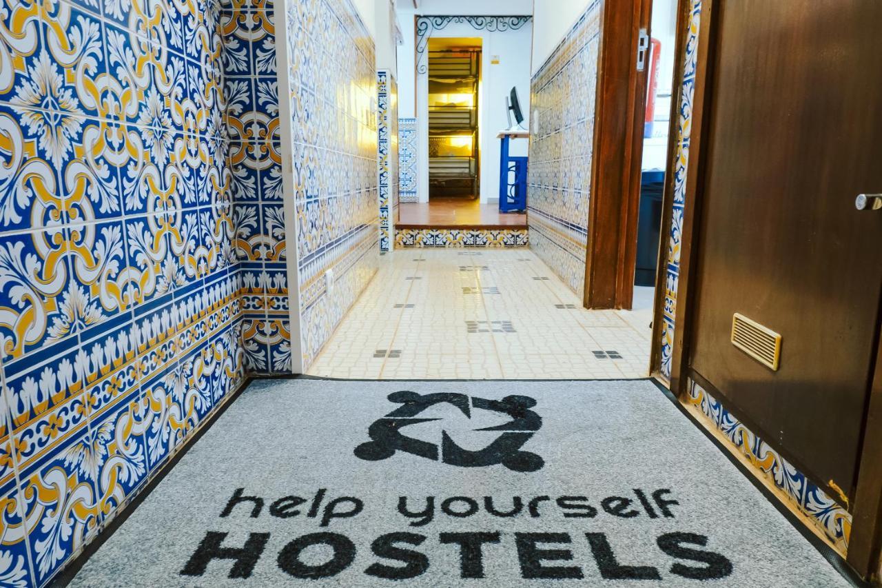 Help Yourself Hostels - Restelo Лиссабон Экстерьер фото
